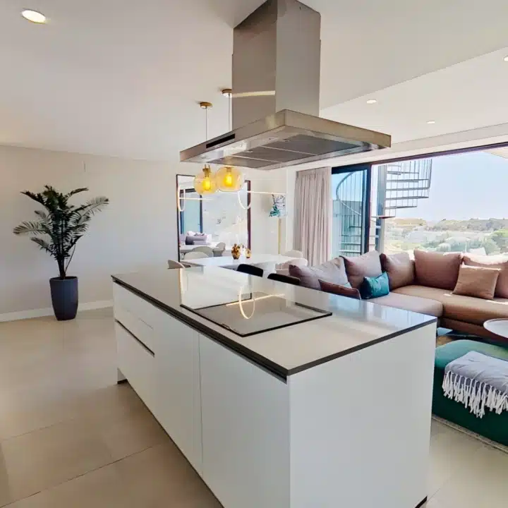 Stunning 3-bedroom duplex penthouse with sea and mountain views in Estepona East Picture
