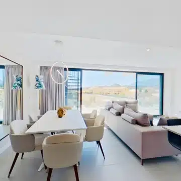 Stunning 3-bedroom duplex penthouse with sea and mountain views in Estepona East Picture 15