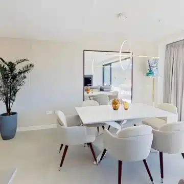 Stunning 3-bedroom duplex penthouse with sea and mountain views in Estepona East Picture 16