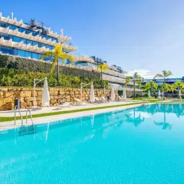 Stunning 3-bedroom duplex penthouse with sea and mountain views in Estepona East Picture 23