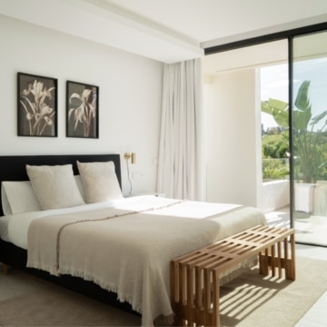 Exquisite villa in the picturesque location of El Campanario, New Golden Mile Picture 1