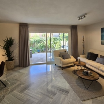 Beachside townhouse for sale Garden Beach Estepona walking distance to Estepona old town Picture 8