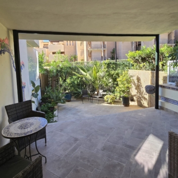 Beachside townhouse for sale Garden Beach Estepona walking distance to Estepona old town Picture 3
