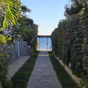 Beachside townhouse for sale Garden Beach Estepona walking distance to Estepona old town Picture 34