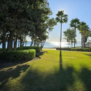 Beachside townhouse for sale Garden Beach Estepona walking distance to Estepona old town Picture 4