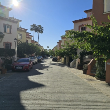 Beachside townhouse for sale Garden Beach Estepona walking distance to Estepona old town Picture 33