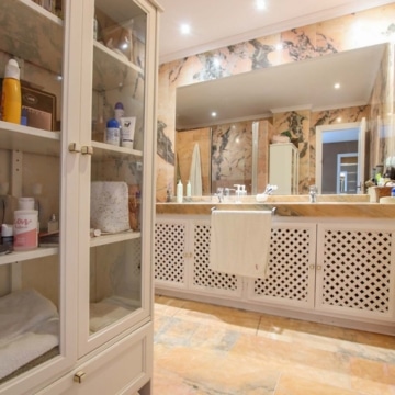 Stunning ground-floor apartment in a sought-after urbanization in Puerto Banús, Marbella Picture 5