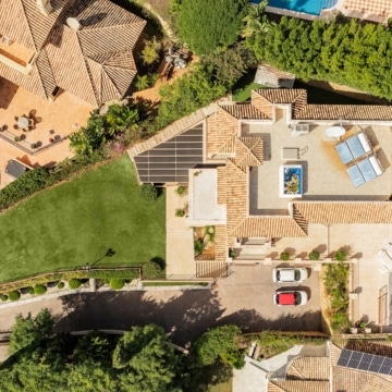 Magnificent villa with panoramic views in the prestigious El Herrojo, Benahavis Picture 17