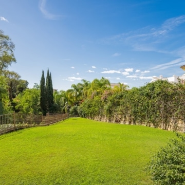Magnificent villa with panoramic views in the prestigious El Herrojo, Benahavis Picture 20