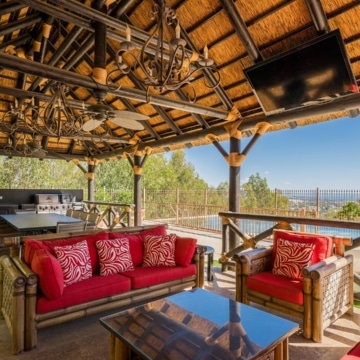 Magnificent villa with panoramic views in the prestigious El Herrojo, Benahavis Picture 5
