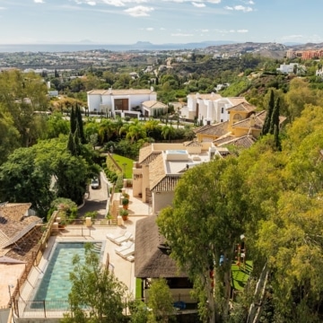 Magnificent villa with panoramic views in the prestigious El Herrojo, Benahavis Picture 19