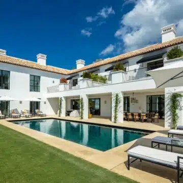 Majestic villa with remarkable architecture in the heart of Cascada de Camojan, Marbella Picture 18