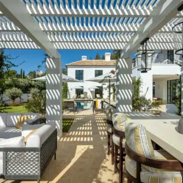 Majestic villa with remarkable architecture in the heart of Cascada de Camojan, Marbella Picture 4