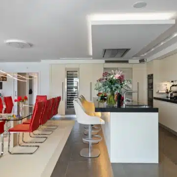 Refurbished contemporary detached villa in La Cerquilla, Nueva Andalucia Picture 13