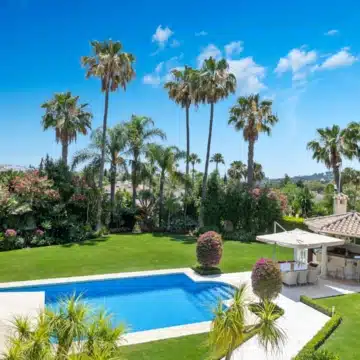 Refurbished contemporary detached villa in La Cerquilla, Nueva Andalucia Picture 8