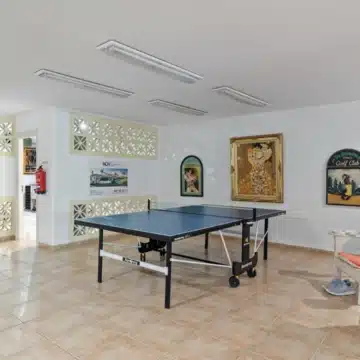 Refurbished contemporary detached villa in La Cerquilla, Nueva Andalucia Picture 42