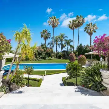 Refurbished contemporary detached villa in La Cerquilla, Nueva Andalucia Picture 0