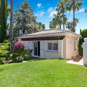 Refurbished contemporary detached villa in La Cerquilla, Nueva Andalucia Picture 21