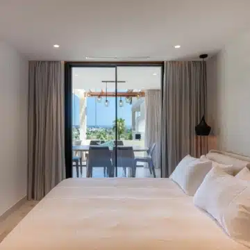 Exquisite 3-bedroom apartment with breathtaking sea views in the prestigious Los Belvederes, Nueva Andalucia Picture 8