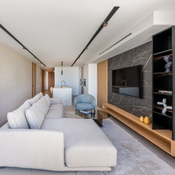 Exquisite 3-bedroom apartment with breathtaking sea views in the prestigious Los Belvederes, Nueva Andalucia Picture 0