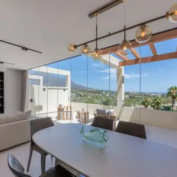 Exquisite 3-bedroom apartment with breathtaking sea views in the prestigious Los Belvederes, Nueva Andalucia Picture 27