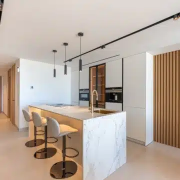 Exquisite 3-bedroom apartment with breathtaking sea views in the prestigious Los Belvederes, Nueva Andalucia Picture 9