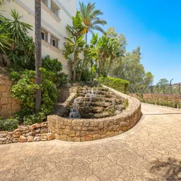 Exquisite 3-bedroom apartment with breathtaking sea views in the prestigious Los Belvederes, Nueva Andalucia Picture 35