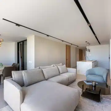 Exquisite 3-bedroom apartment with breathtaking sea views in the prestigious Los Belvederes, Nueva Andalucia Picture 7