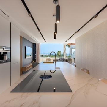 Exquisite 3-bedroom apartment with breathtaking sea views in the prestigious Los Belvederes, Nueva Andalucia Picture 10