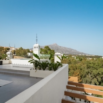 Duplex penthouse with stunning sea and mountain views in Los Belvederes, Nueva Andalucia Picture 38