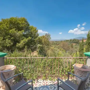 Magnificent villa with traditional Spanish architecture in Las lomas del Marbella Club, Marbella Picture 14