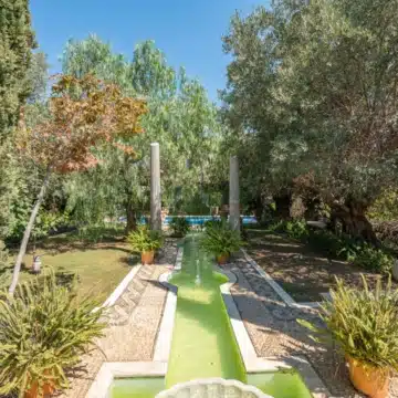 Magnificent villa with traditional Spanish architecture in Las lomas del Marbella Club, Marbella Picture 16
