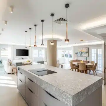 Luxury duplex penthouse offering panoramic views of the Mediterranean sea in Nueva Andalucia, Marbella Picture 10