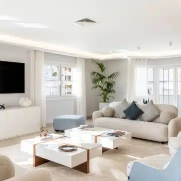 Luxury duplex penthouse offering panoramic views of the Mediterranean sea in Nueva Andalucia, Marbella Picture 12