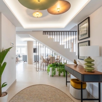 Luxury duplex penthouse offering panoramic views of the Mediterranean sea in Nueva Andalucia, Marbella Picture 15