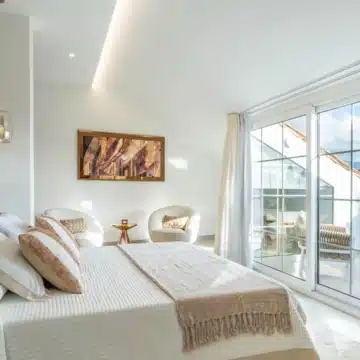 Luxury duplex penthouse offering panoramic views of the Mediterranean sea in Nueva Andalucia, Marbella Picture 16