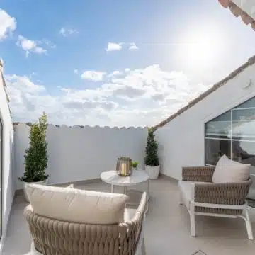 Luxury duplex penthouse offering panoramic views of the Mediterranean sea in Nueva Andalucia, Marbella Picture 17