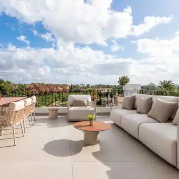 Luxury duplex penthouse offering panoramic views of the Mediterranean sea in Nueva Andalucia, Marbella Picture 7