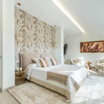Luxury duplex penthouse offering panoramic views of the Mediterranean sea in Nueva Andalucia, Marbella Picture 5