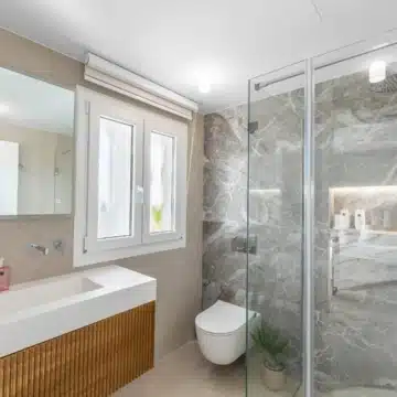 Luxury duplex penthouse offering panoramic views of the Mediterranean sea in Nueva Andalucia, Marbella Picture 27