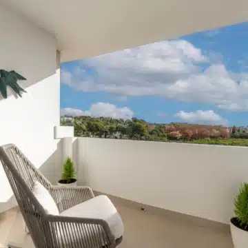 Luxury duplex penthouse offering panoramic views of the Mediterranean sea in Nueva Andalucia, Marbella Picture 29