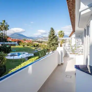 Luxury duplex penthouse offering panoramic views of the Mediterranean sea in Nueva Andalucia, Marbella Picture 45
