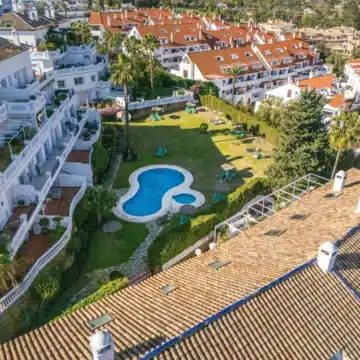 Luxury duplex penthouse offering panoramic views of the Mediterranean sea in Nueva Andalucia, Marbella Picture 46