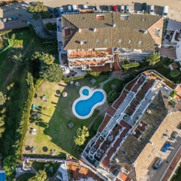 Luxury duplex penthouse offering panoramic views of the Mediterranean sea in Nueva Andalucia, Marbella Picture 47