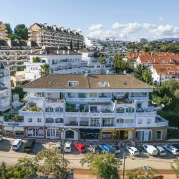 Luxury duplex penthouse offering panoramic views of the Mediterranean sea in Nueva Andalucia, Marbella Picture 49
