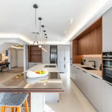 Luxury duplex penthouse offering panoramic views of the Mediterranean sea in Nueva Andalucia, Marbella Picture 6