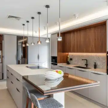 Luxury duplex penthouse offering panoramic views of the Mediterranean sea in Nueva Andalucia, Marbella Picture 2