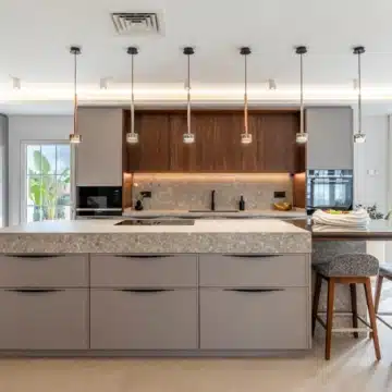 Luxury duplex penthouse offering panoramic views of the Mediterranean sea in Nueva Andalucia, Marbella Picture 8