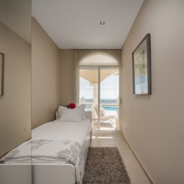 Majestic villa with stunning panoramic sea views in the exclusive gated community of El Herrojo, Benahavís Picture 17