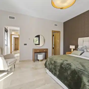Contemporary 5 bedroom villa with panoramic views in Paraíso Alto, Benahavis Picture 15